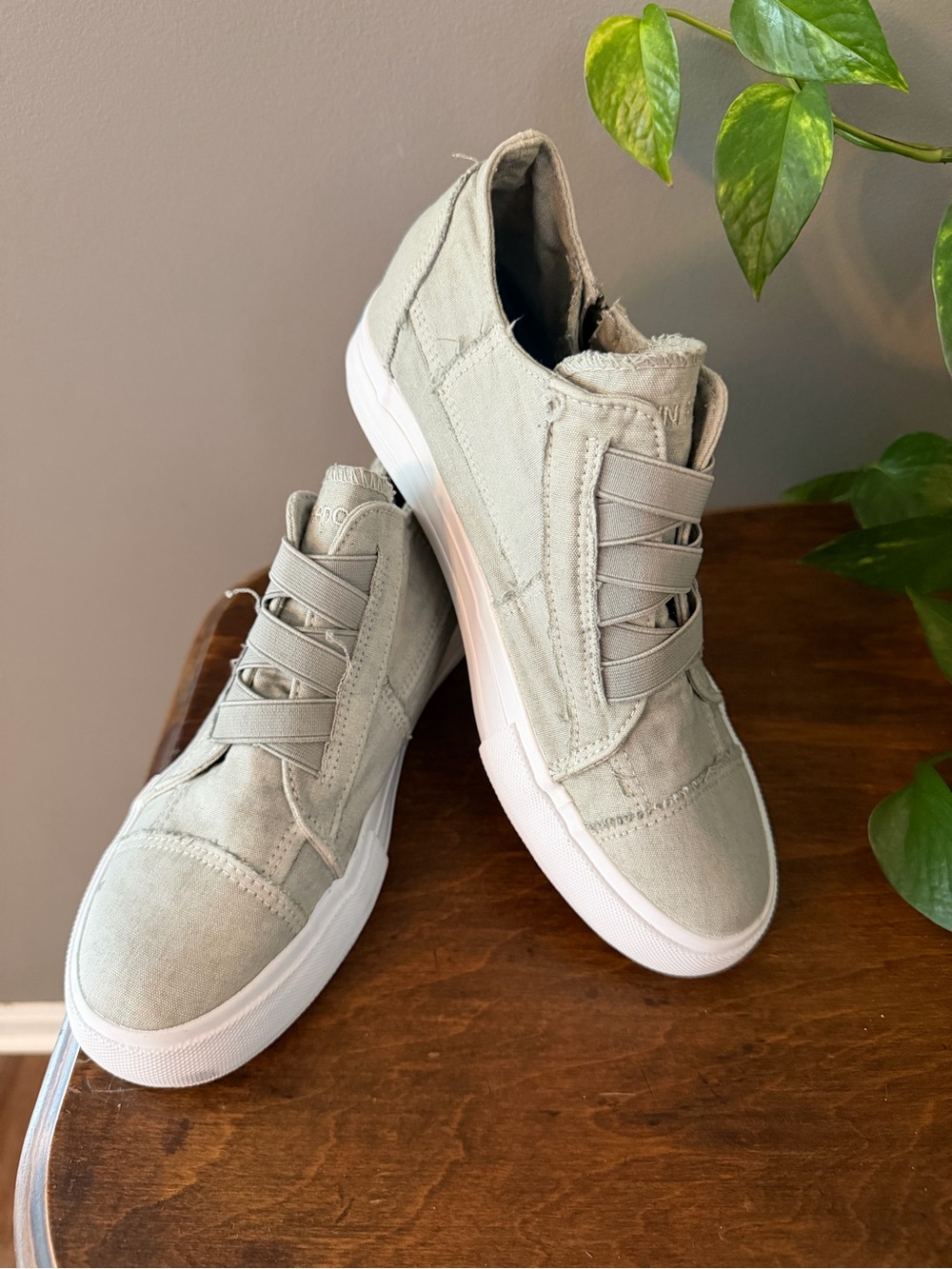 Jenn Ardor Sage Canvas Sneakers with White Sole. Size 9.5
